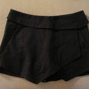 Asymmetrical skort